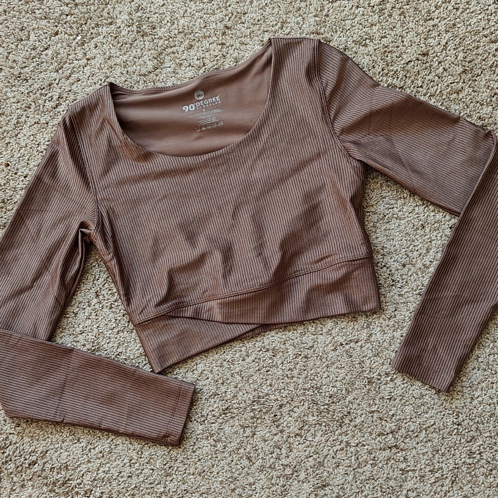 2/ $10.Nwot, 90 Degree by Reflex long sleeve cropped gym top